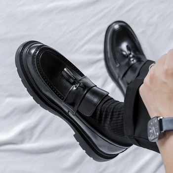 Кожени обувки, мъжки луксозни мъжки обувки в британския стил, Италиански лоферы с пискюли за мъже, Sapato Social Masculino